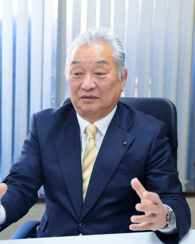 新栄電気工業株式会社 代表取締役　奥村 健次